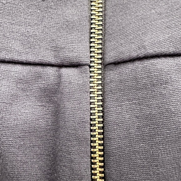 Banana Republic lightweight knit mini skirt - Picture 3 of 4